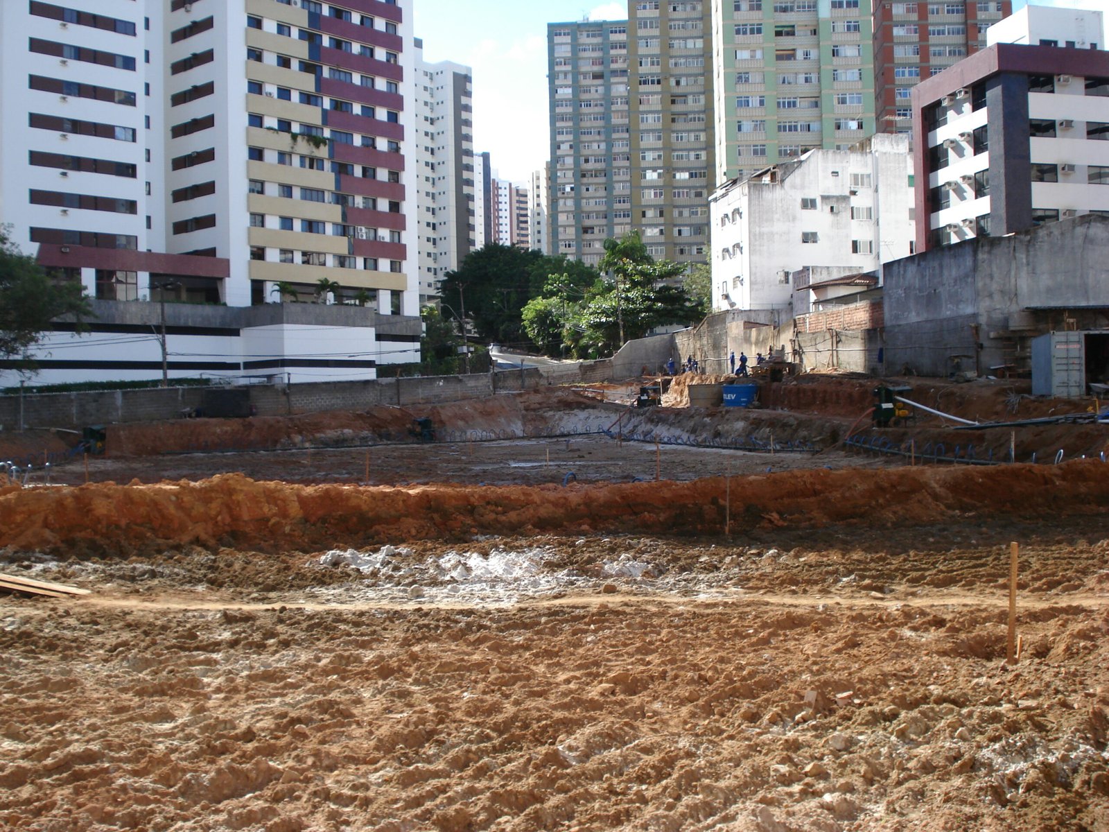 Escolhendo a Perfuratriz Certa: Eficiência e Sustentabilidade em Foco
